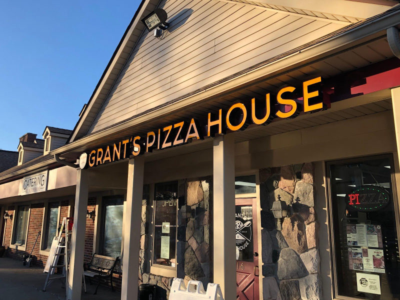 Grant's Pizza House in Rochester